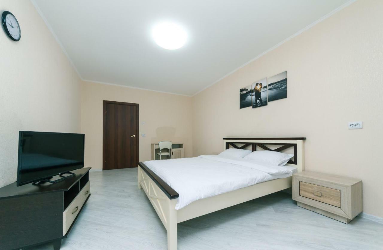 Видовая Квартира Yaroslavichi-2 Wyschhorod Exterior foto